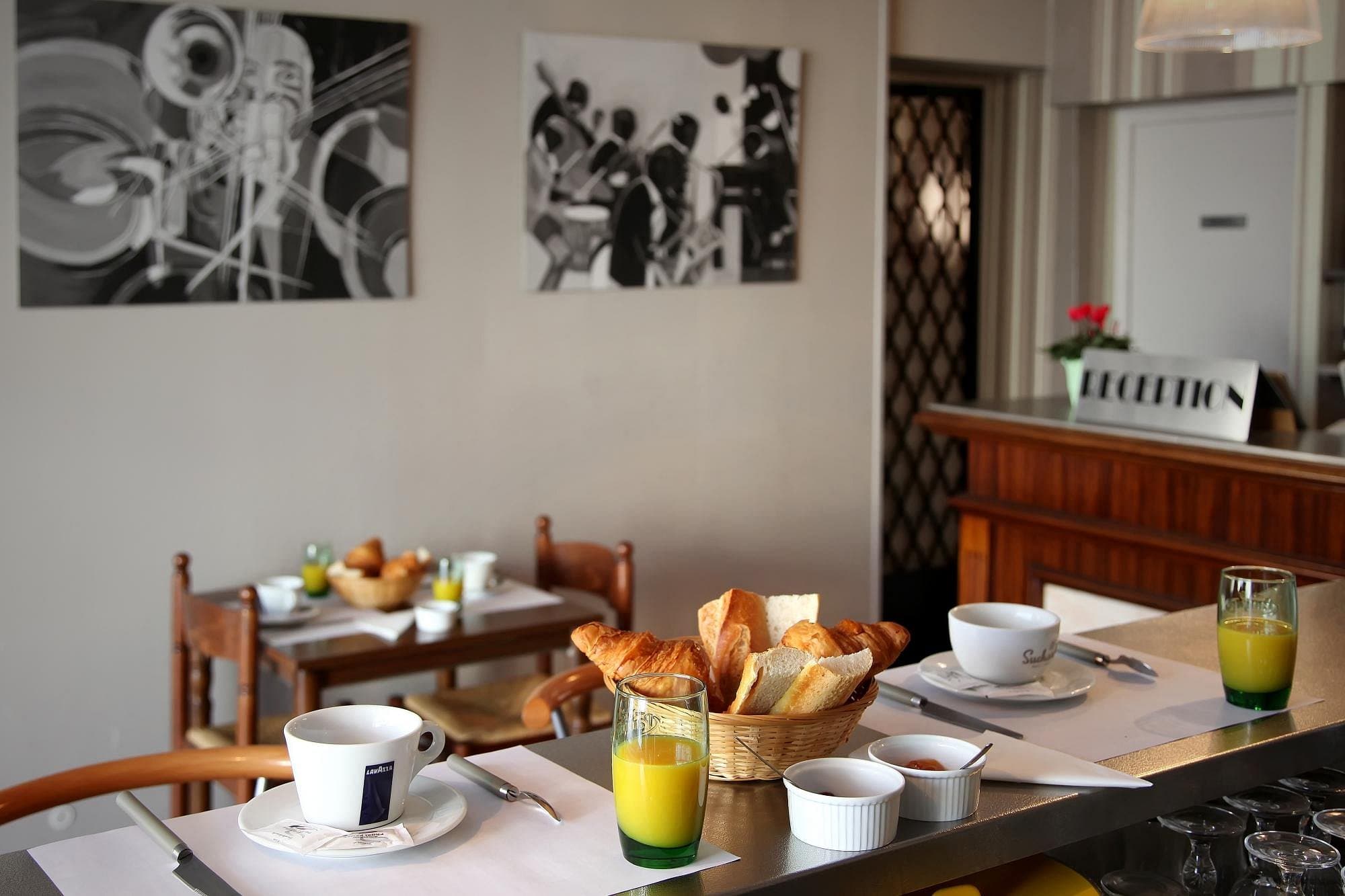 Le Petit-Déjeuner — buffet et espace accueil